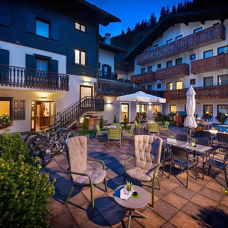 Cardo Otel 3*